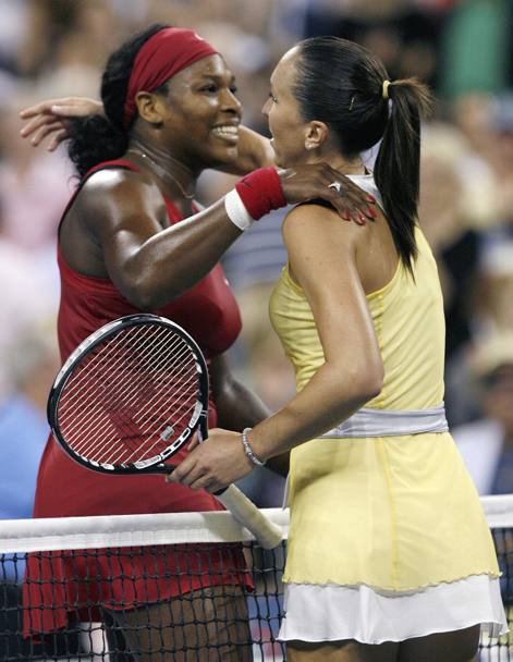 Us Open 2008: Serena abbraccia Jelena Jankovic al termine della finale vinta 6-4, 7-5 (Reuters)